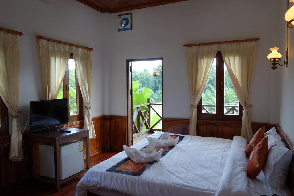 Namkhan Riverside Hotel لوانغ برابانغ الغرفة الصورة