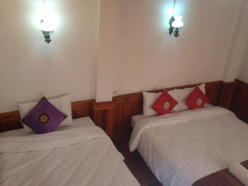 Namkhan Riverside Hotel لوانغ برابانغ الغرفة الصورة