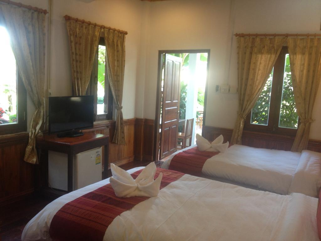 Namkhan Riverside Hotel لوانغ برابانغ الغرفة الصورة
