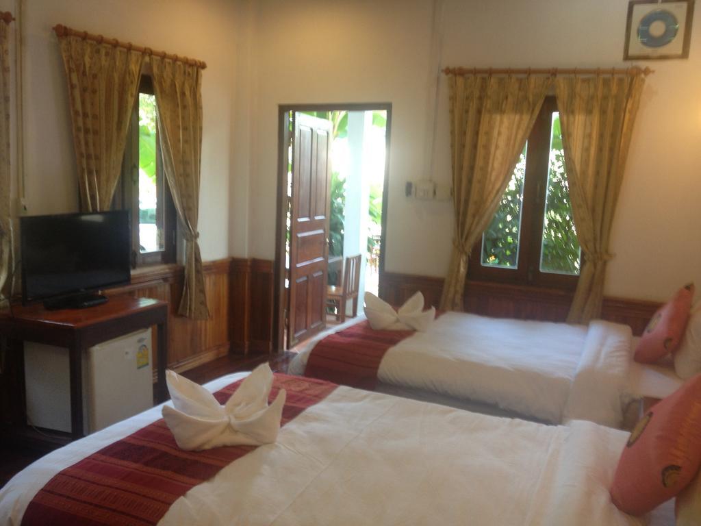 Namkhan Riverside Hotel لوانغ برابانغ الغرفة الصورة