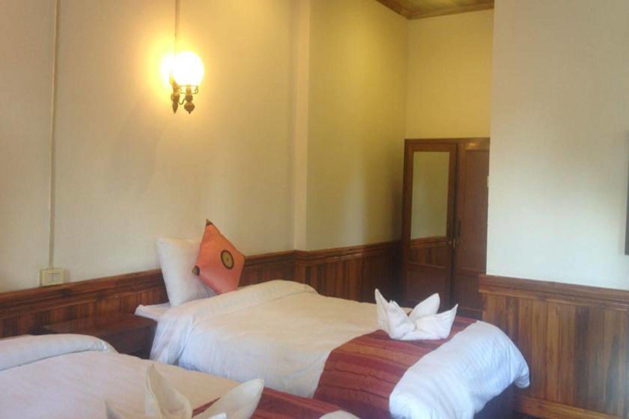 Namkhan Riverside Hotel لوانغ برابانغ المظهر الخارجي الصورة