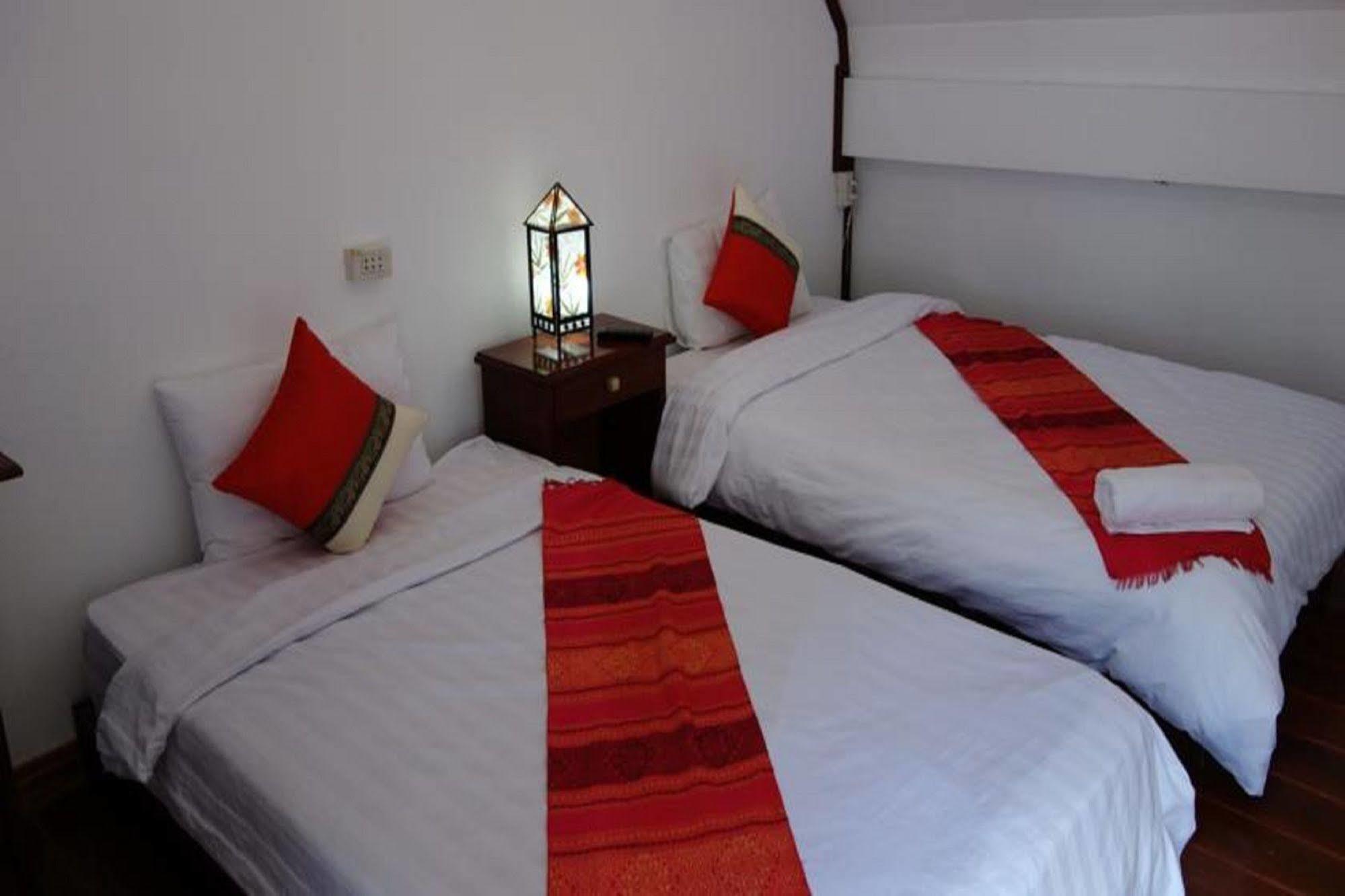 Namkhan Riverside Hotel لوانغ برابانغ المظهر الخارجي الصورة